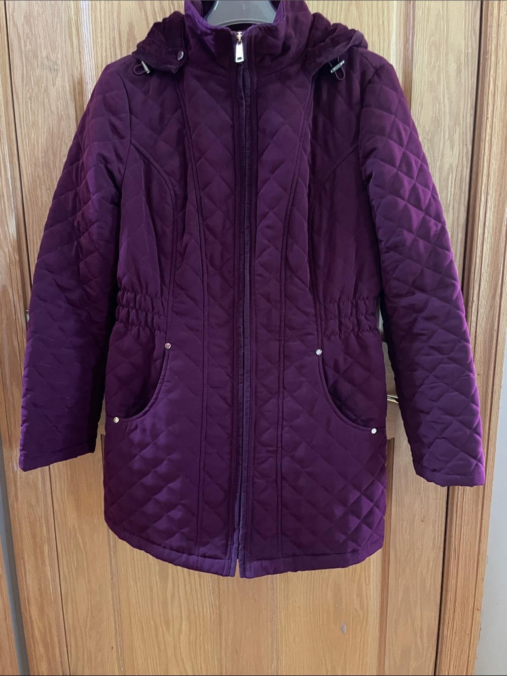 LIKE NEW Liz Claiborne Women's Lightweight Quilted Hooded Coat - Burgundy - Lrg
